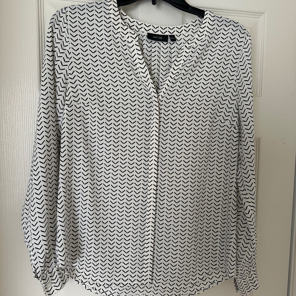 Women's Apt 9 long sleeve blouse size small